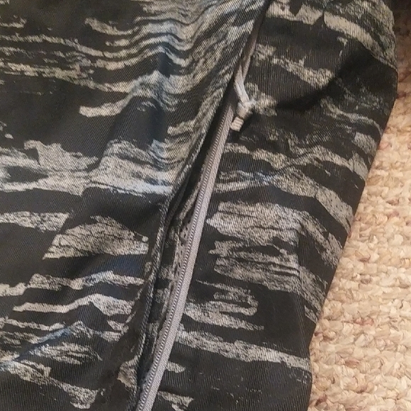 Under Armour Gray Cargo Snow Pants - Picture 6 of 7